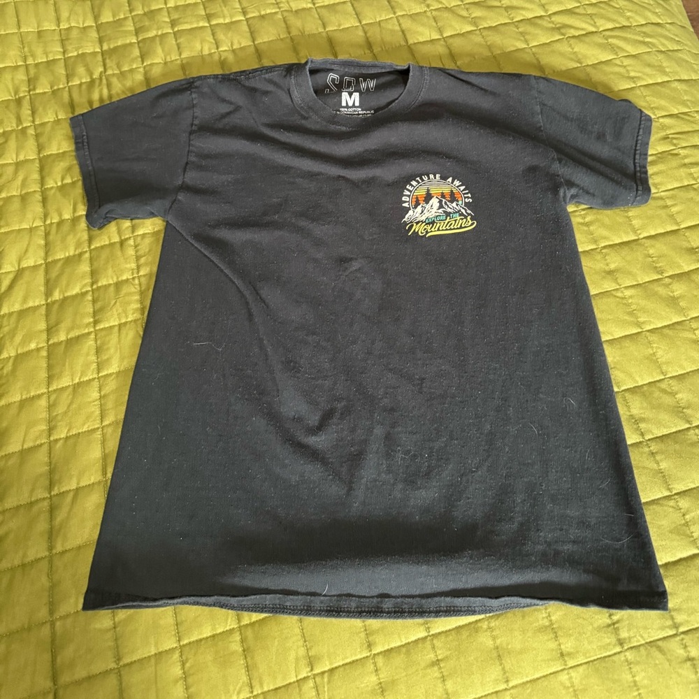 Mountain graphic tee shirt